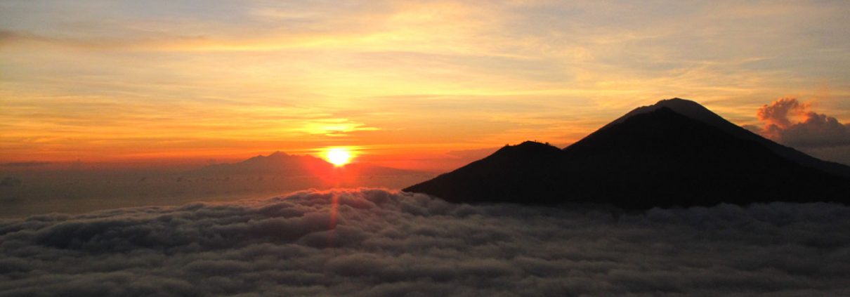 sunrise mount batur trekking tour natural hot spring water batur